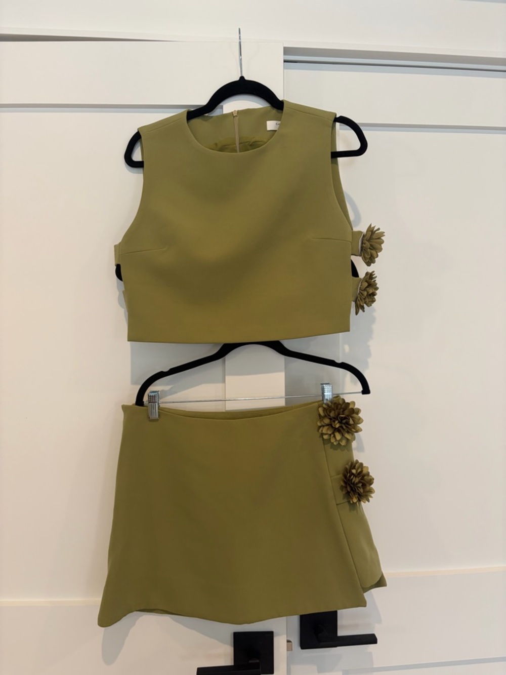 Commense Olive Green Two-Piece Floral Accent Set